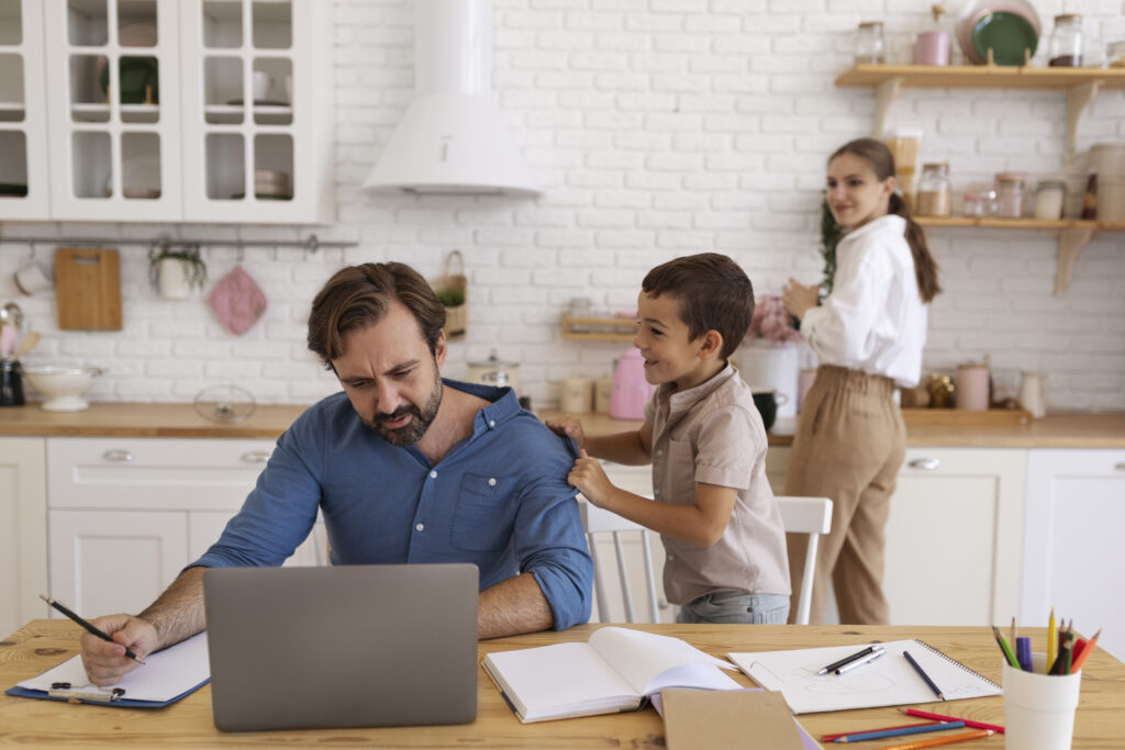 Parenting Tips for Working Parents: Balance Career & Family Life